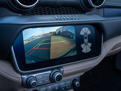 Used 2019 Ferrari Portofino image 44