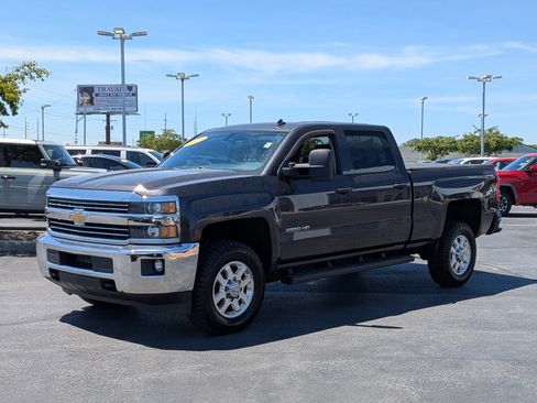 Used 2015 Chevrolet Silverado 2500 LT w/ LT Convenience Package AWD/4WD image 4