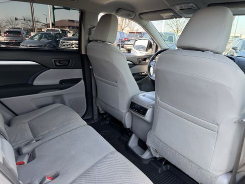 Used 2019 Toyota Highlander LE image 35