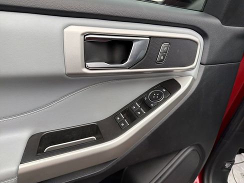 Used 2022 Ford Explorer XLT w/ Equipment Group 202A image 15