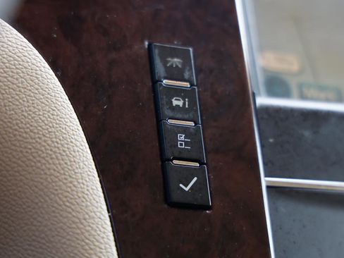 Used 2012 Cadillac Escalade Luxury image 30