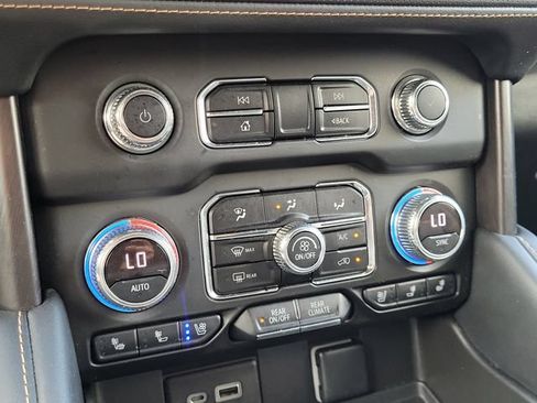 Used 2022 GMC Yukon AT4 w/ Technology Package AWD/4WD image 25