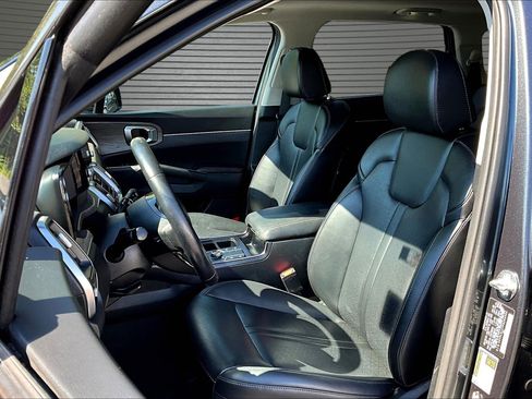Used 2023 Kia Sorento S w/ Panoramic Sunroof Package AWD/4WD image 13