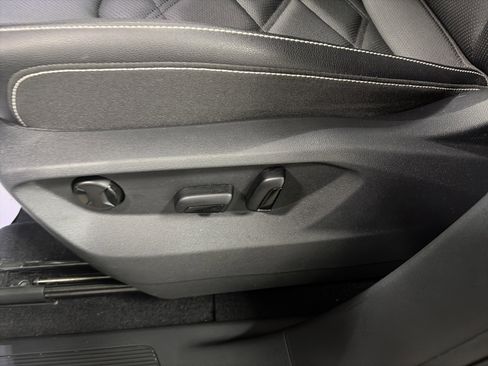 Certified 2025 Volkswagen Atlas SE image 12