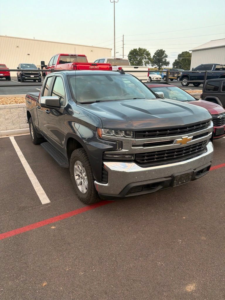 Used 2020 Chevrolet Silverado 1500 LT w/ All-Star Edition AWD/4WD image 2