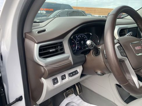 Used 2023 GMC Acadia SLT w/ Technology Package image 18