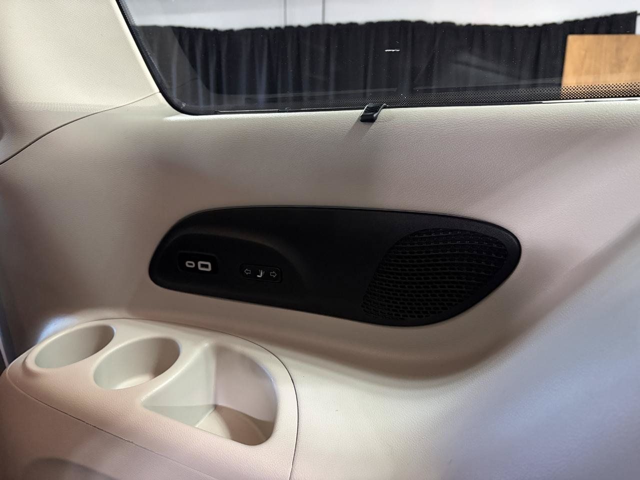 Used 2022 Chrysler Pacifica Limited FWD image 31