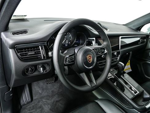 New 2026 Porsche Macan image 4