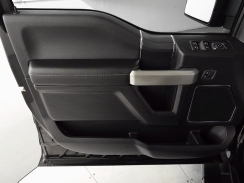 Used 2019 Ford F150 Lariat image 9