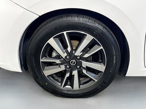 Used 2021 Nissan Versa SV image 38