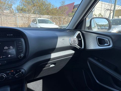 Used 2025 Kia Soul LX w/ LX Technology Package image 33