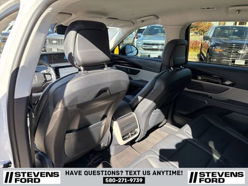 Used 2024 Lincoln Nautilus Premier image 38