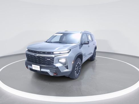 Used 2025 Chevrolet Traverse Z71 image 5