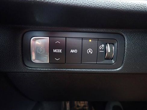 Used 2025 Chevrolet Traverse LT AWD/4WD image 23
