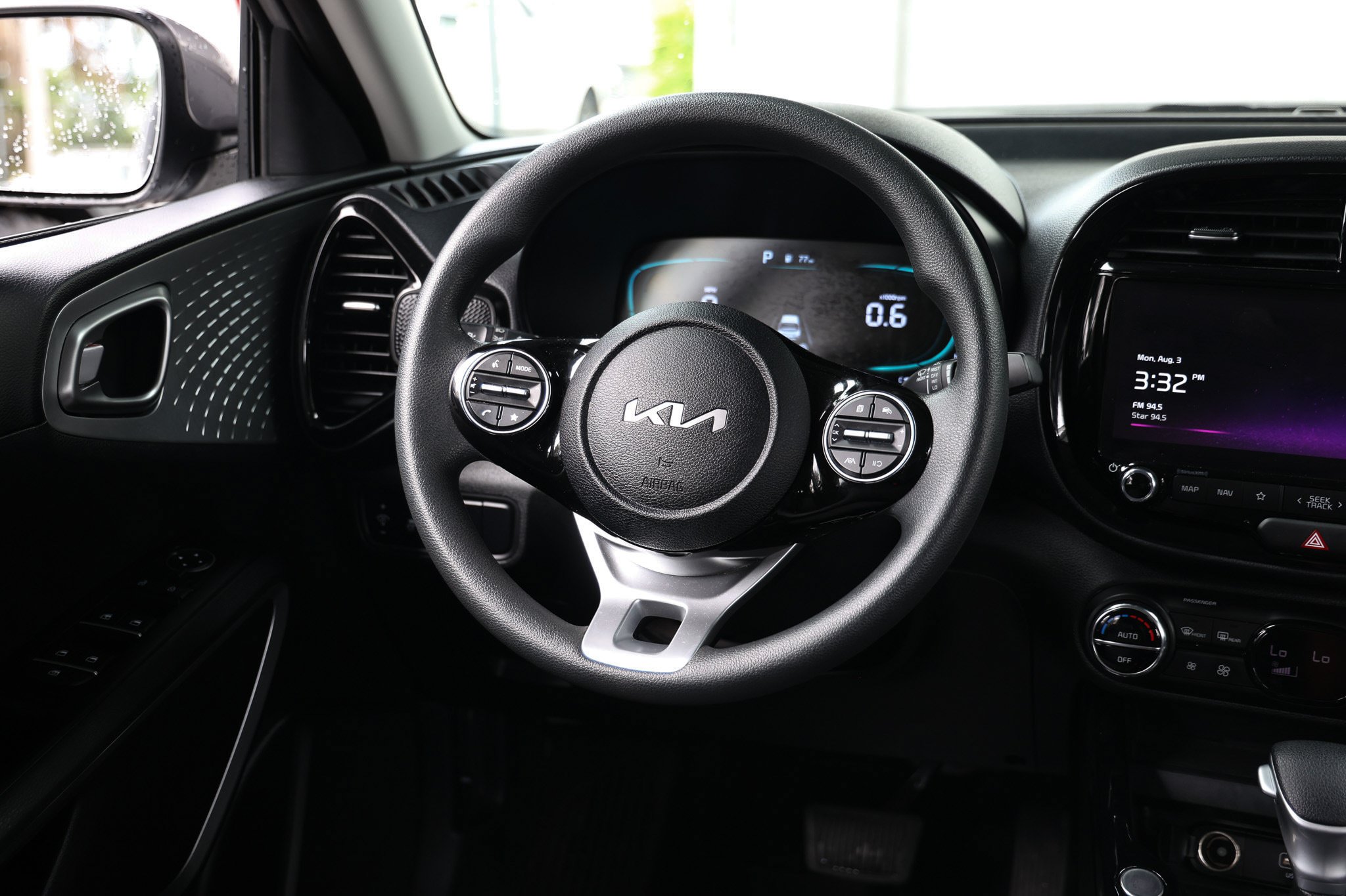 Used 2025 Kia Soul S FWD image 31