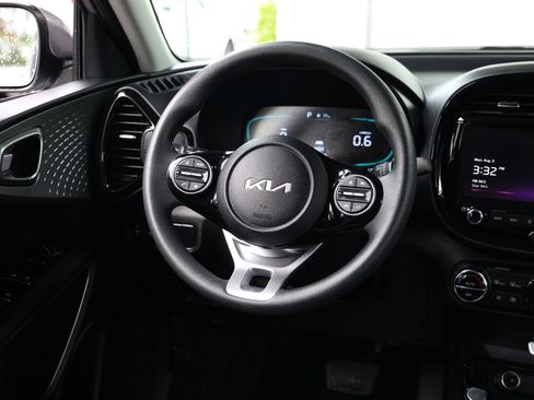 Used 2025 Kia Soul S FWD image 31