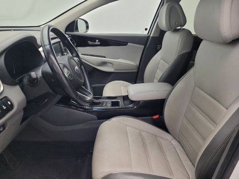 Used 2016 Kia Sorento SX image 17