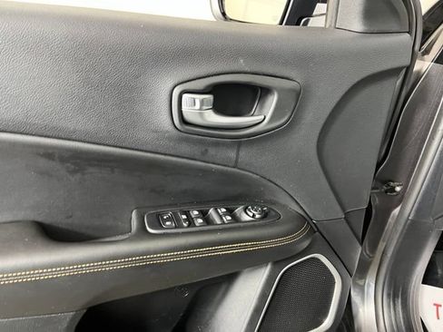 Used 2018 Jeep Compass Limited w/ Navigation Group AWD/4WD image 11