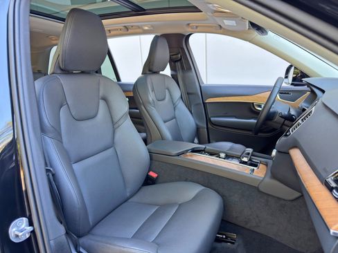 Used 2025 Volvo XC90 B6 Plus w/ Protection Package Premier image 39