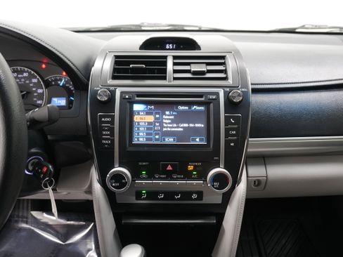 Used 2012 Toyota Camry LE image 17