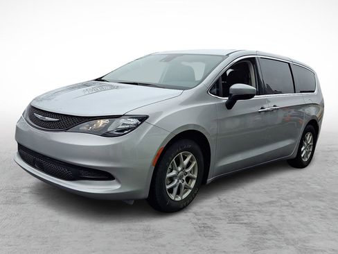 Certified 2023 Chrysler Voyager LX image 1