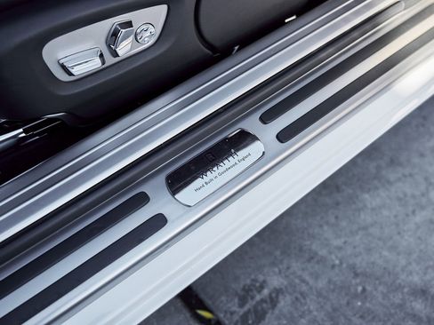 Used 2015 Rolls-Royce Wraith image 32