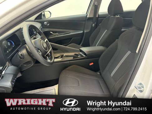 Certified 2025 Hyundai Elantra SE image 11