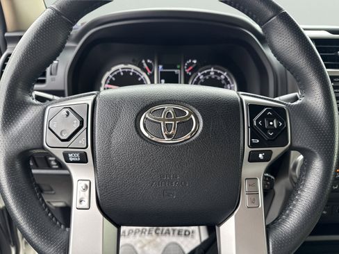 Used 2022 Toyota 4Runner Limited AWD/4WD image 26