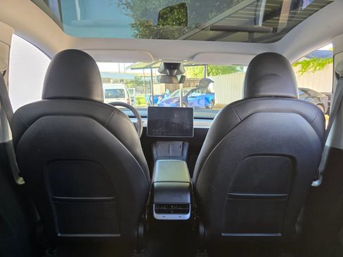 Used 2024 Tesla Model Y Long Range AWD/4WD image 35