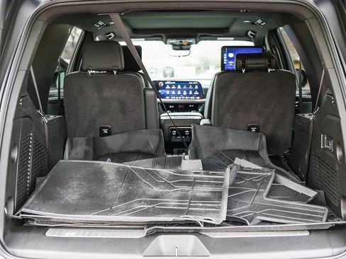 Used 2025 Chevrolet Tahoe High Country image 28