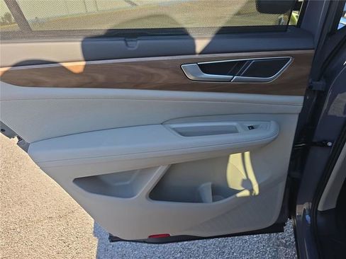 New 2026 Volkswagen Atlas SE image 9
