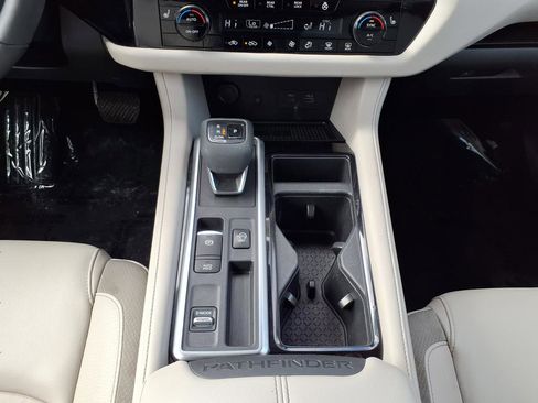 Used 2022 Nissan Pathfinder SL w/ SL Premium Package image 23