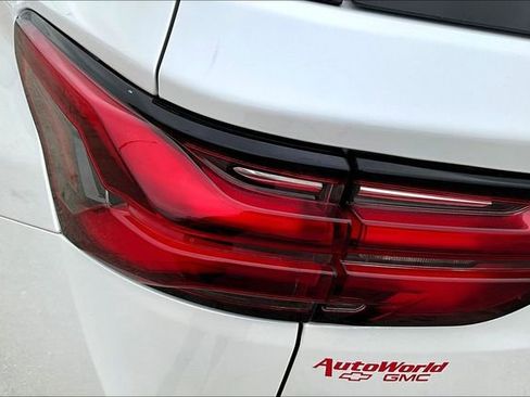 Used 2023 Chevrolet Traverse High Country image 24