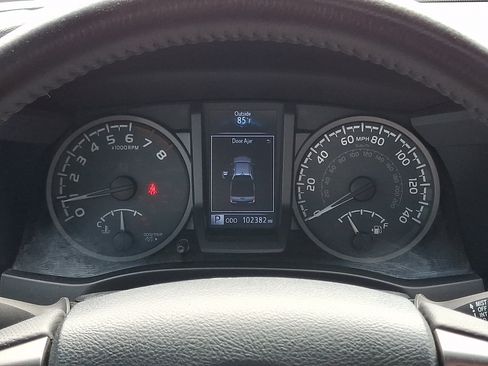 Used 2017 Toyota Tacoma TRD Off-Road AWD/4WD image 21