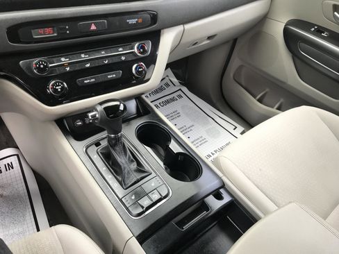 Used 2016 Kia Sedona LX w/ LX Convenience Package FWD image 14