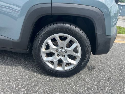 Used 2018 Jeep Renegade Latitude FWD image 26