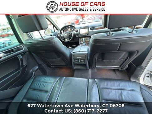 Used 2016 Volkswagen Touareg Sport image 38