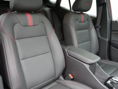 Used 2025 Chevrolet Trax RS w/ Sunroof Package image 23