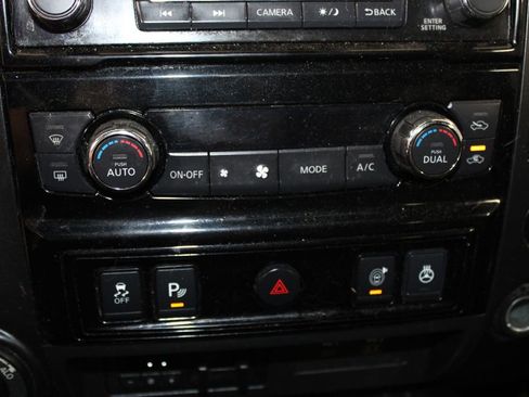 Used 2020 Nissan Titan PRO-4X w/ Pro-4x Convenience Package AWD/4WD image 30