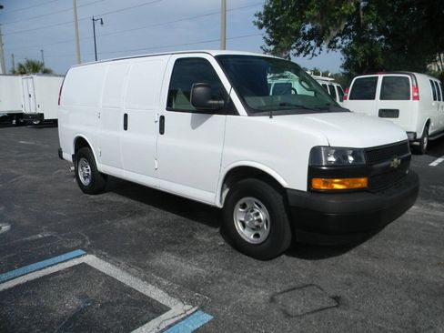 Used 2021 Chevrolet Express 2500 RWD image 4