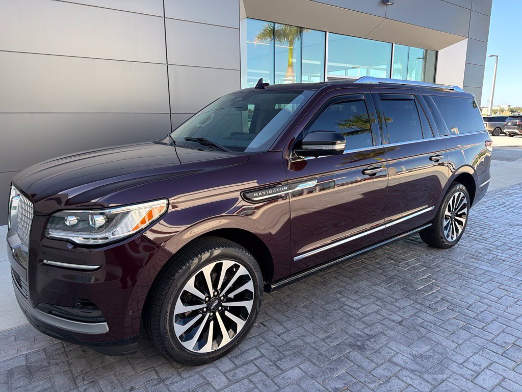 Used 2023 Lincoln Navigator L Reserve AWD/4WD image 1
