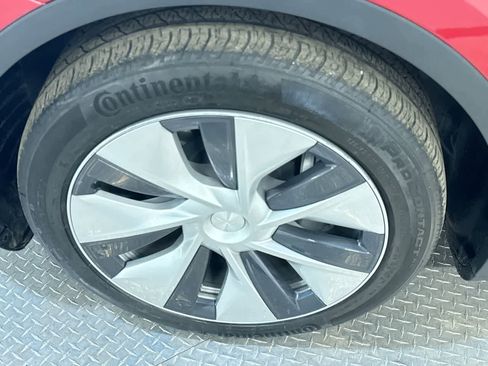 Used 2022 Tesla Model Y Long Range image 10