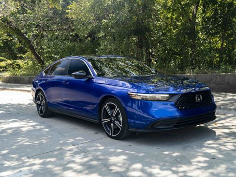 Used 2024 Honda Accord Sport image 2