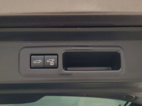 Used 2023 Toyota Sequoia Capstone image 9