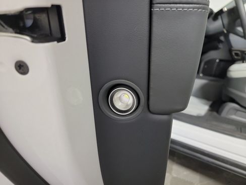 Used 2024 Rivian R1S Adventure AWD/4WD image 32
