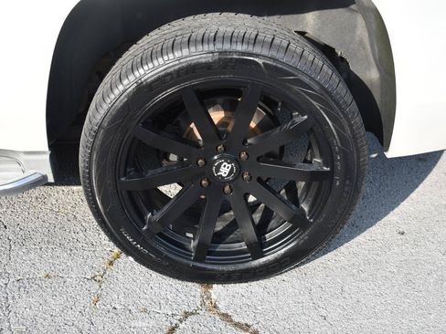 Used 2015 Chevrolet Tahoe LTZ RWD image 35