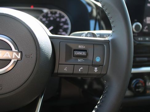 New 2025 Nissan Pathfinder SV image 11