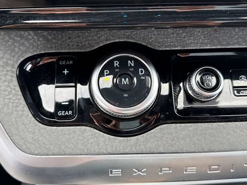 Used 2025 Ford Expedition Tremor AWD/4WD image 36