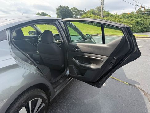 Used 2021 Nissan Altima 2.5 SV AWD/4WD image 14