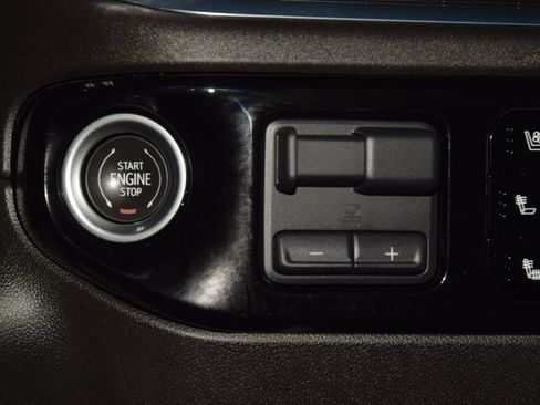 Used 2024 Chevrolet Silverado 1500 High Country w/ High Country Premium Package AWD/4WD image 36